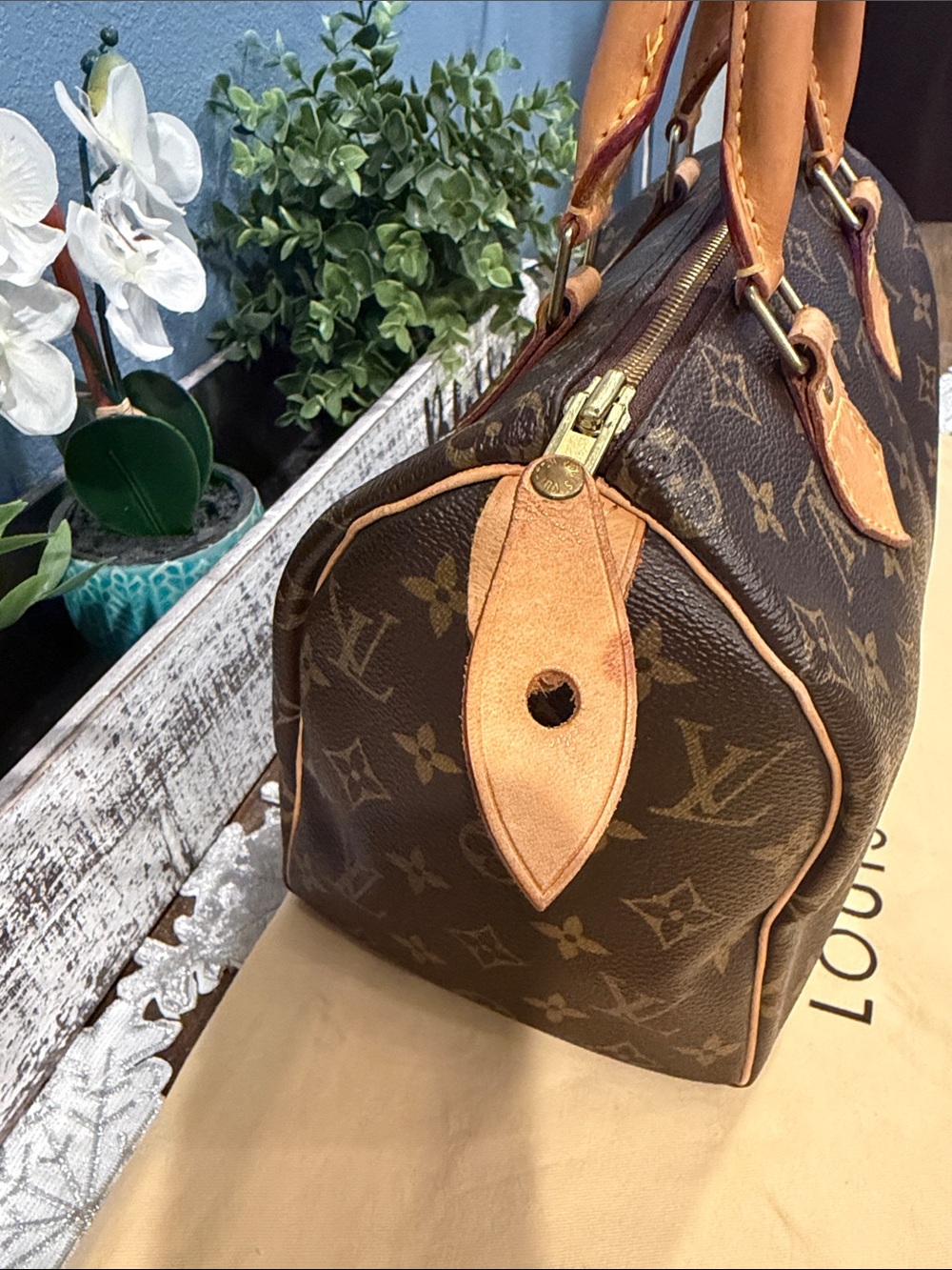 Authentic Louis Vuitton Speedy 25 monogram - Picture 4 of 15